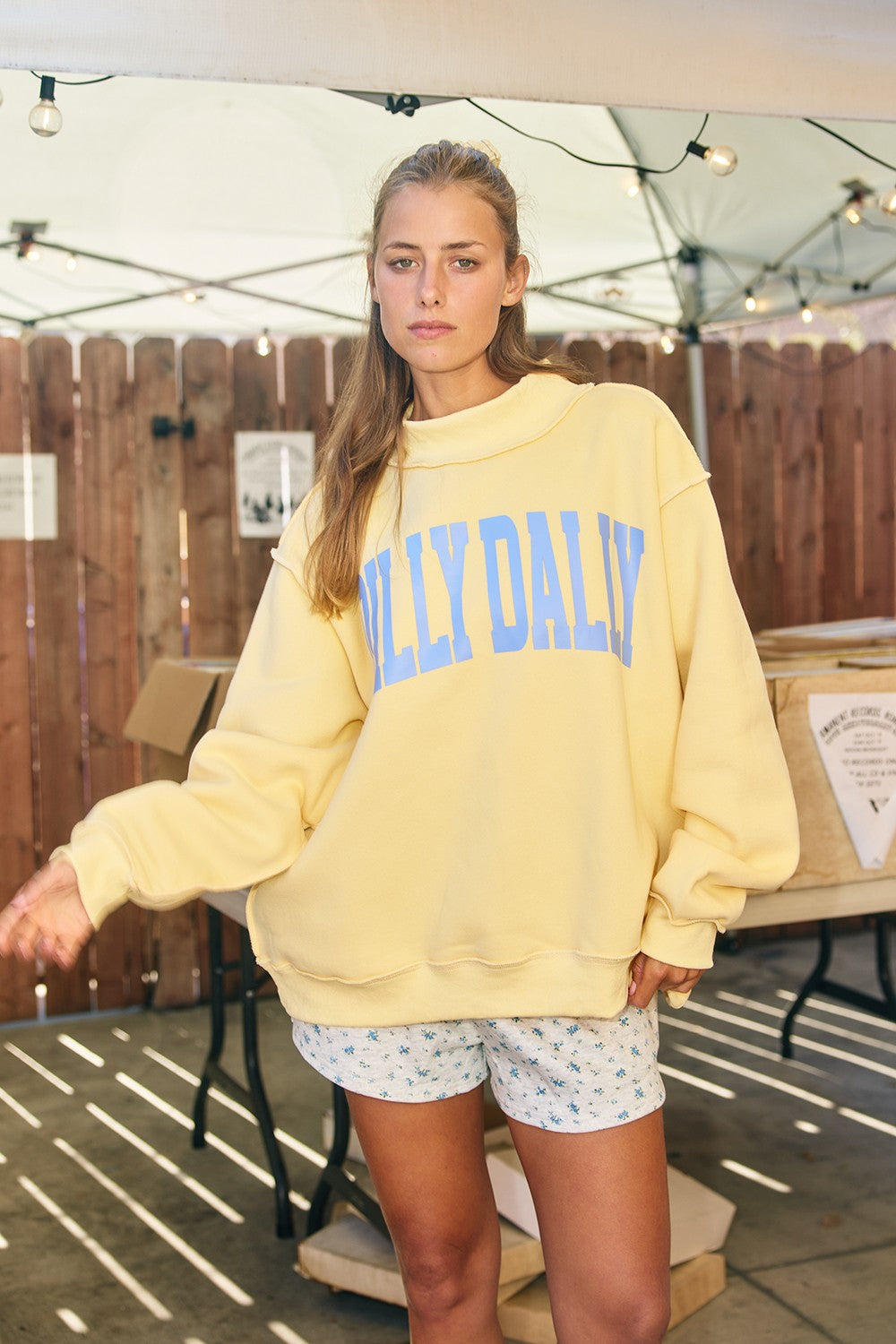 Dilly Dally Mockneck