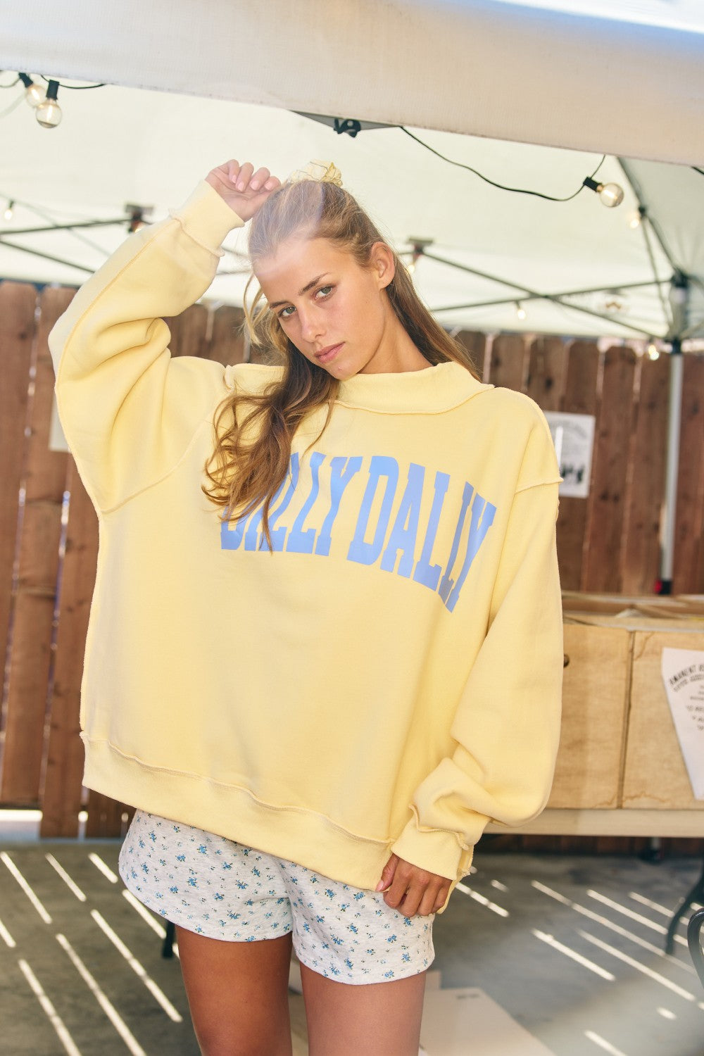 Dilly Dally Mockneck